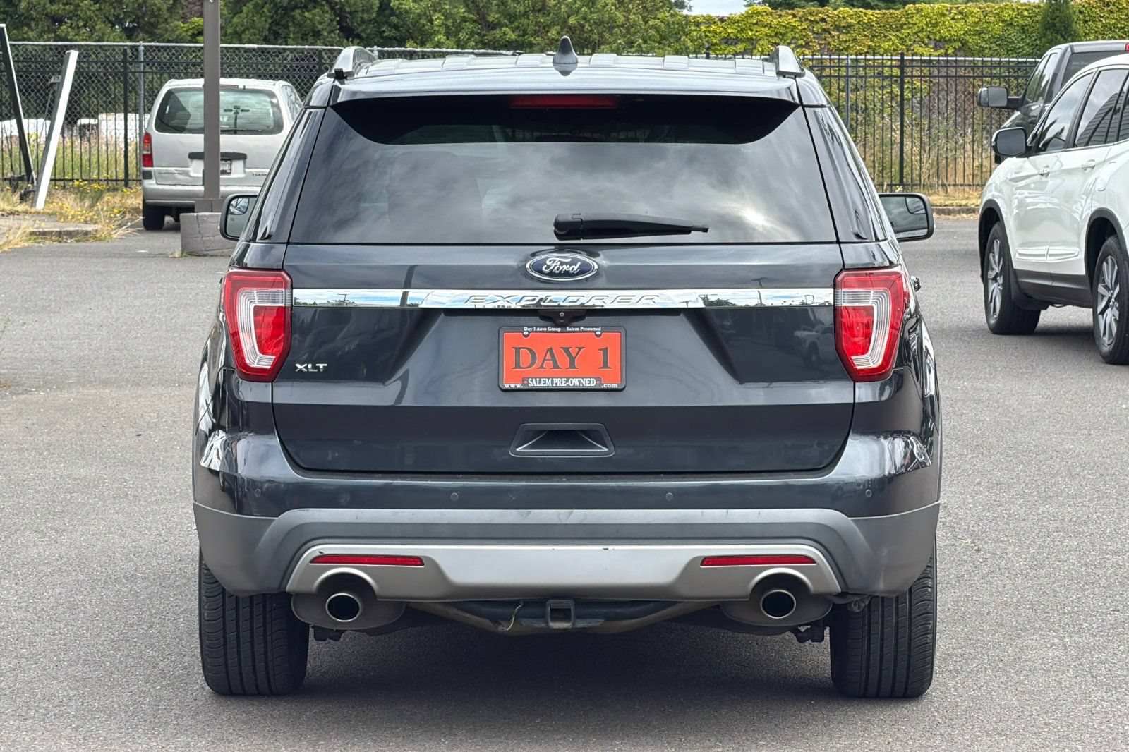 Used 2017 Ford Explorer XLT FWD image 6