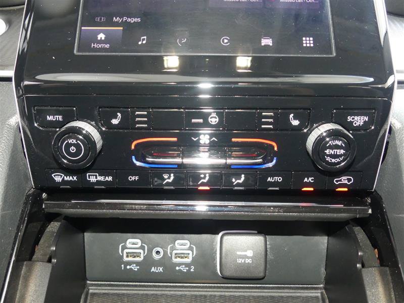 Used 2023 Jeep Grand Cherokee Laredo w/ Luxury Tech Group I AWD/4WD image 39