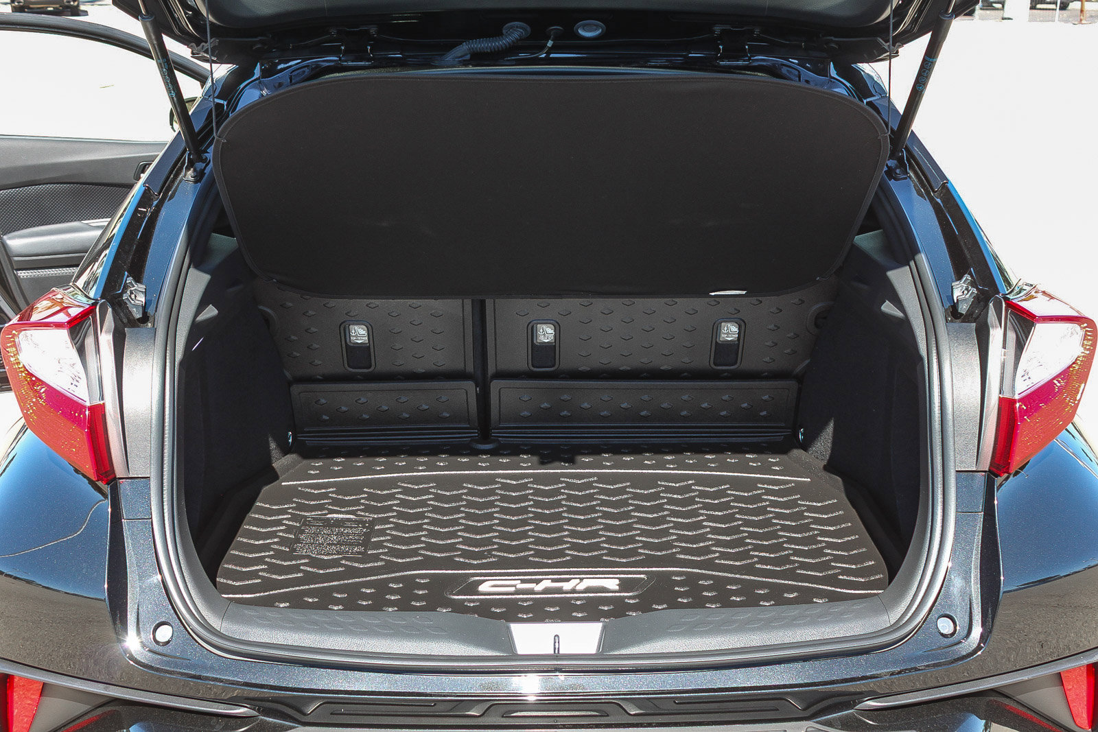 Used 2021 Toyota C-HR LE image 27