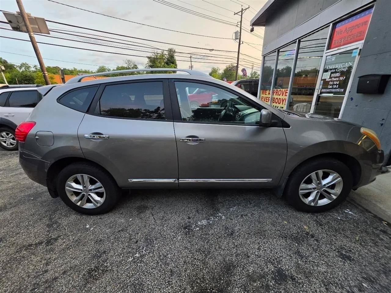 Used 2013 Nissan Rogue SV w/ Premium Pkg AWD/4WD image 10