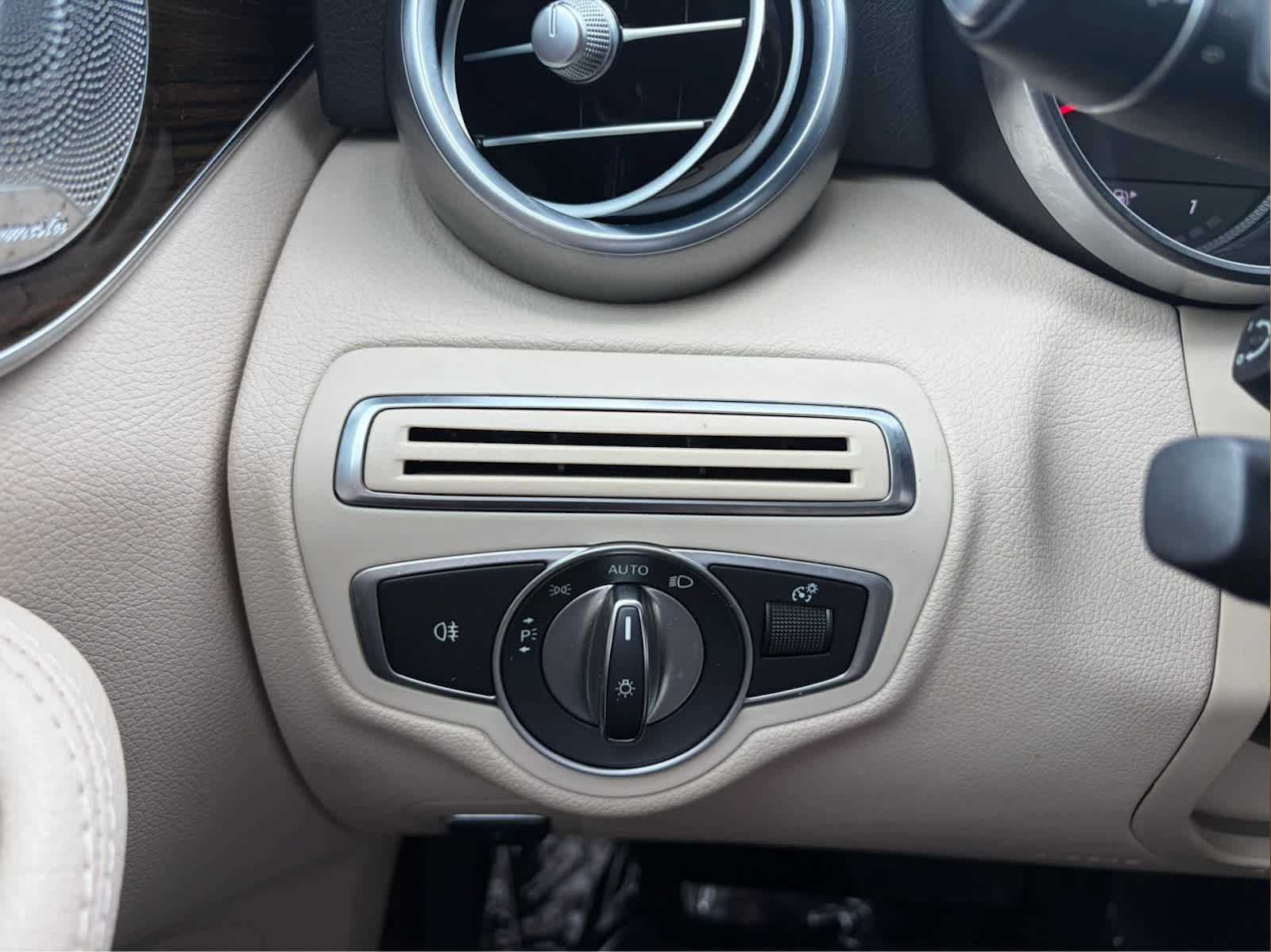Used 2018 Mercedes-Benz C 300 4MATIC Sedan image 12