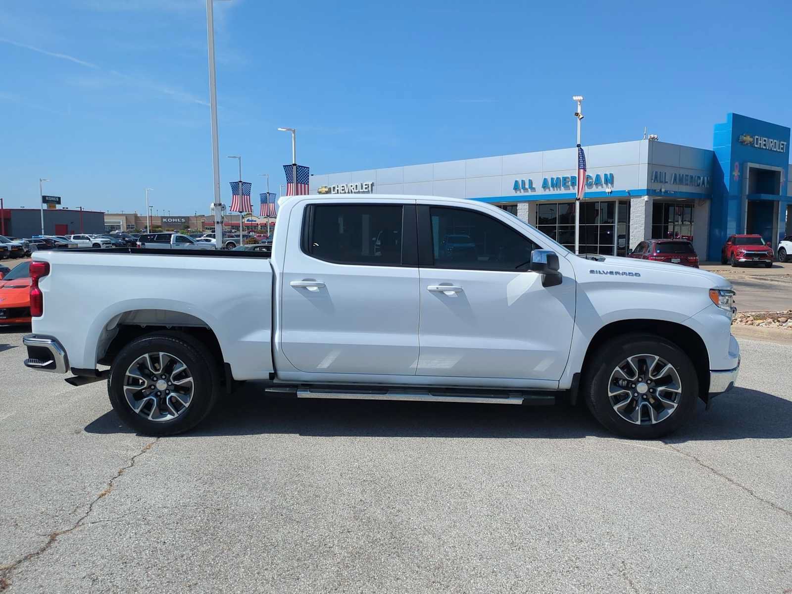 Used 2023 Chevrolet Silverado 1500 LT RWD image 9