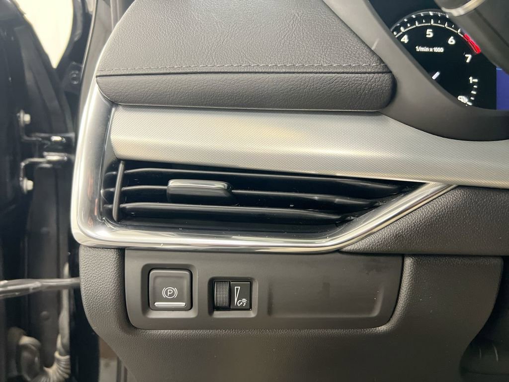 Used 2020 Cadillac XT4 Premium Luxury AWD/4WD image 17