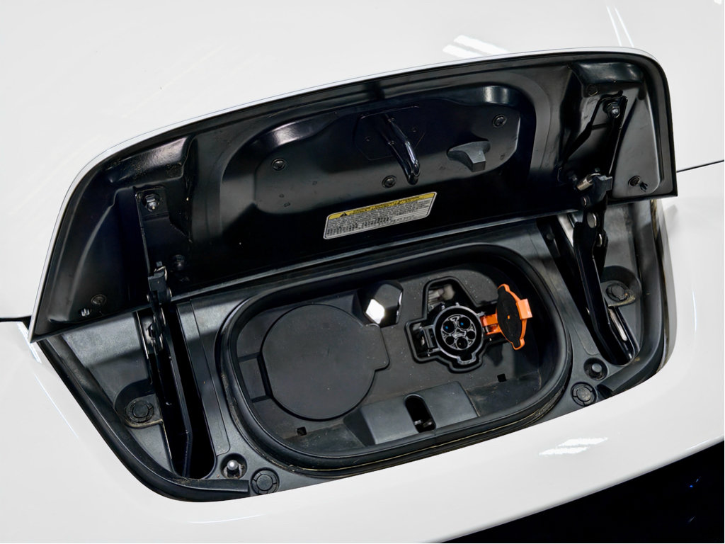 Used 2018 Nissan Leaf S image 5