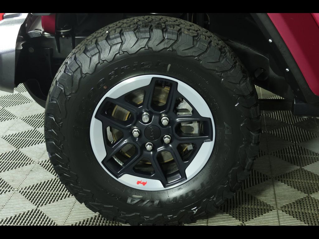 Used 2022 Jeep Wrangler Unlimited Rubicon w/ LED Lighting Group AWD/4WD image 12