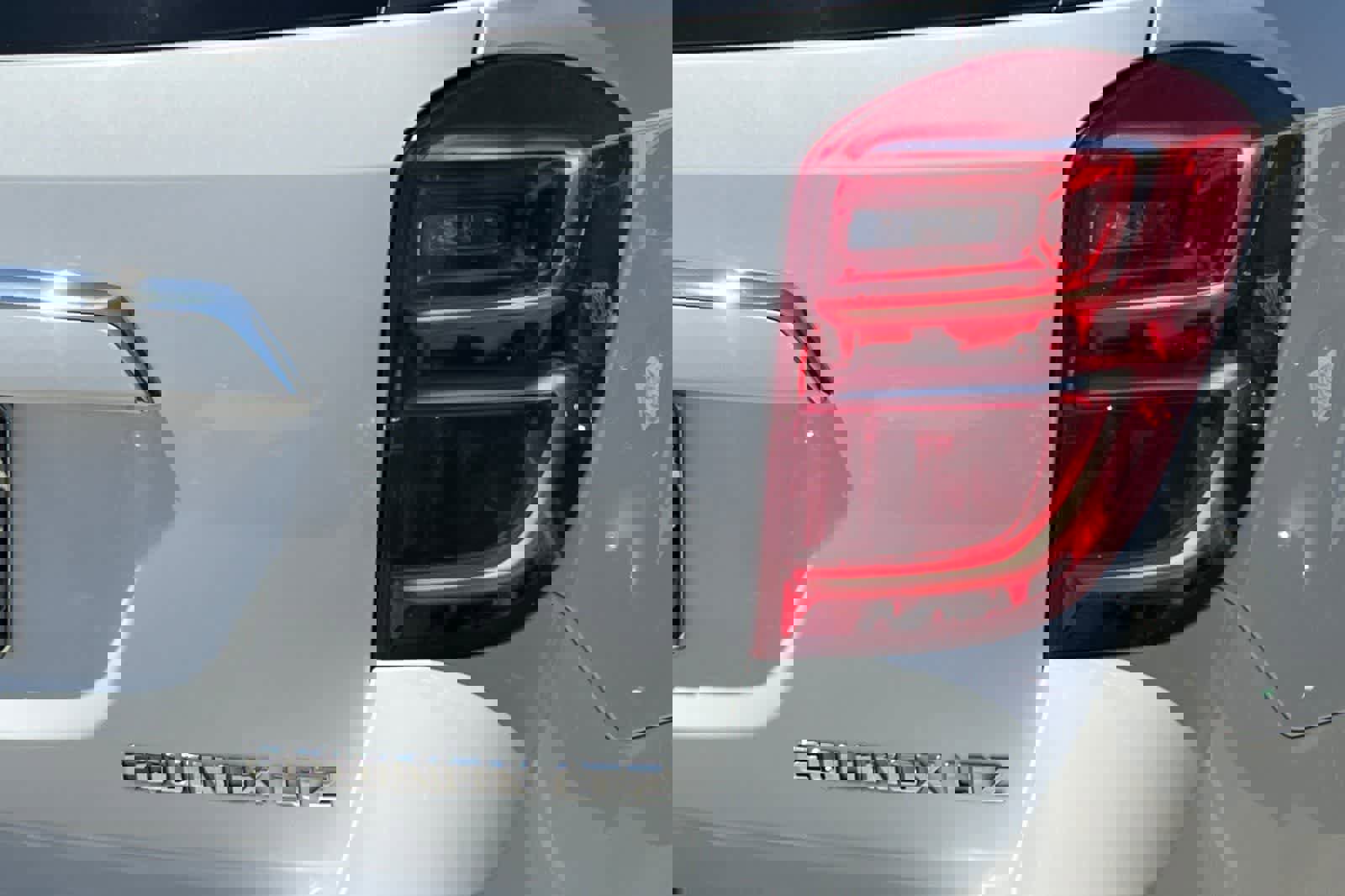 Used 2016 Chevrolet Equinox LTZ w/ Enhanced Convenience Package image 16