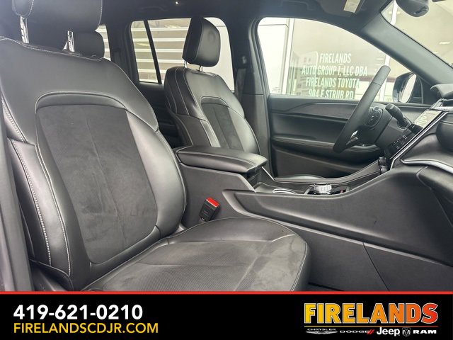 Used 2024 Jeep Grand Cherokee Altitude image 16