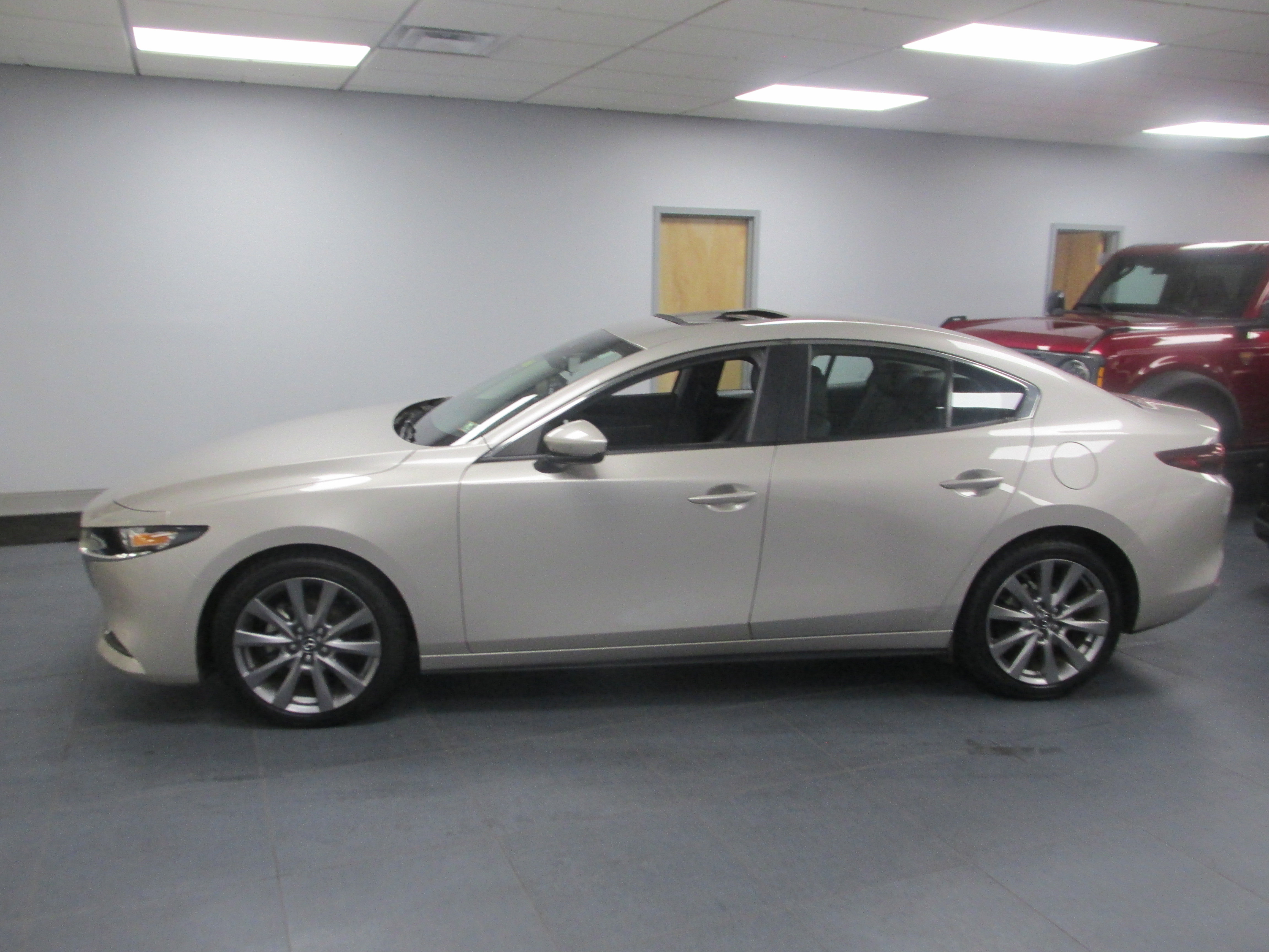 Used 2024 MAZDA MAZDA3 s FWD image 8