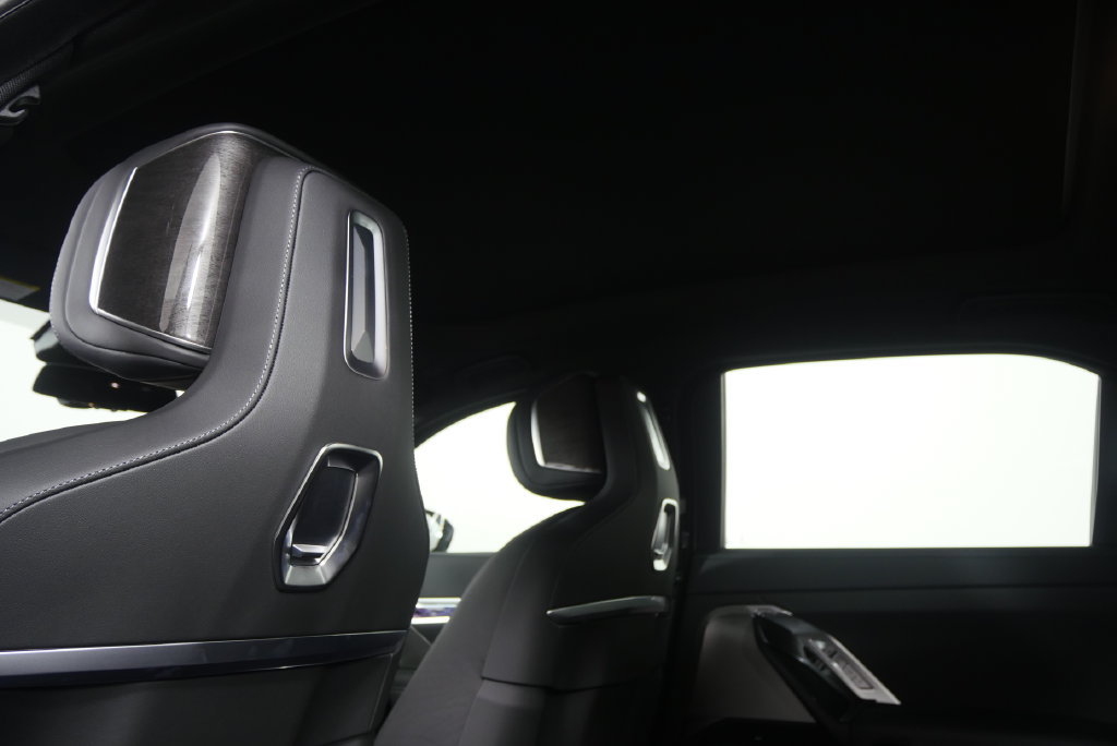 New 2026 BMW 750e xDrive w/ Executive Package AWD/4WD image 18