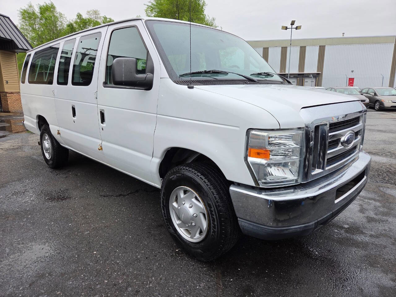 Used 2012 Ford E-350 and Econoline 350 XLT RWD image 3
