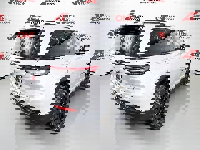 Used 2025 Jeep Grand Cherokee Altitude AWD/4WD image 7