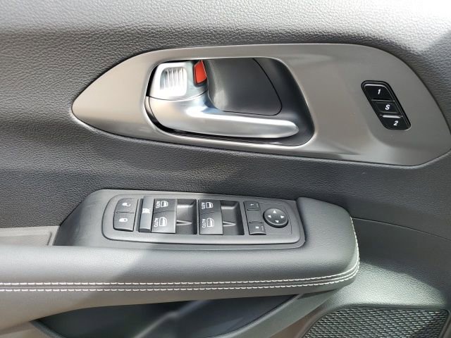 New 2026 Chrysler Pacifica Select image 14