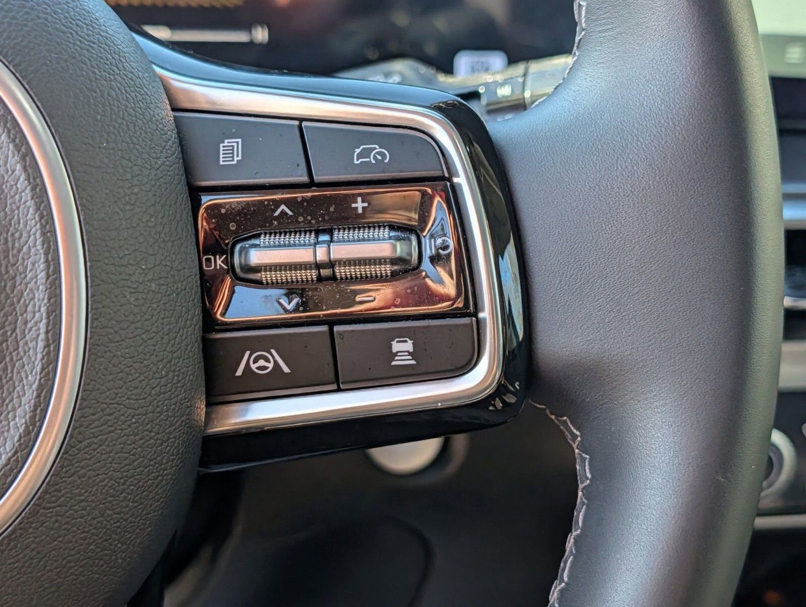 Used 2025 Kia Sorento S w/ Panoramic Sunroof Package image 30