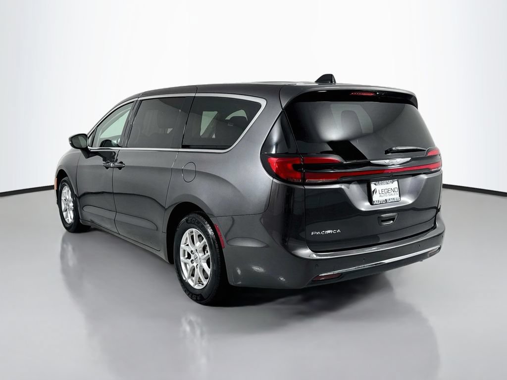 Used 2023 Chrysler Pacifica Touring-L FWD image 7
