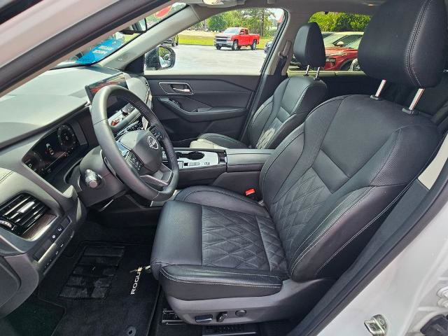 Certified 2025 Nissan Rogue Platinum w/ Platinum Premium Package FWD image 18