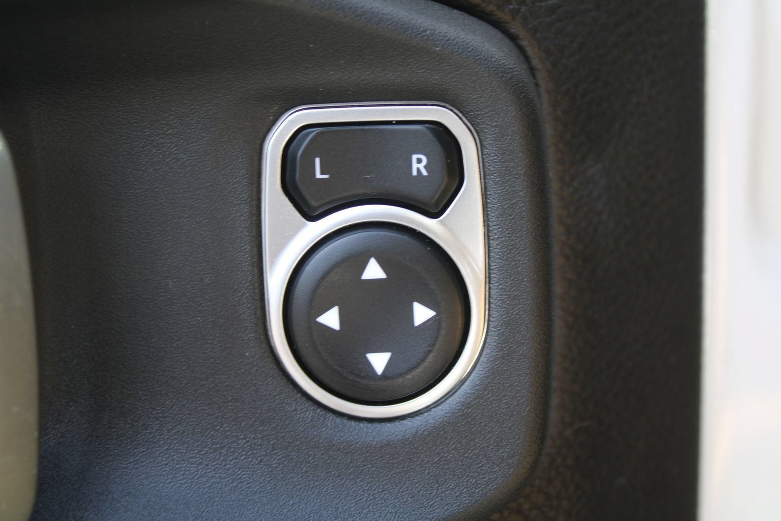 Used 2023 Jeep Wrangler Unlimited Sahara w/ LED Lighting Group AWD/4WD image 19