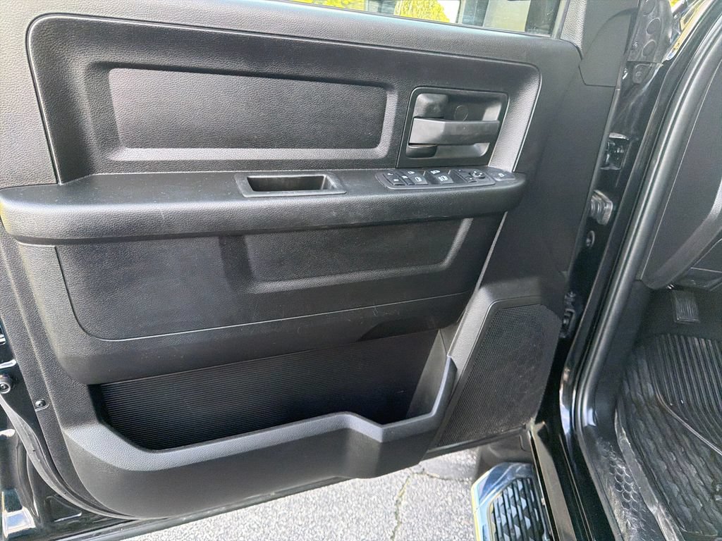 Used 2024 RAM 3500 Tradesman w/ Chrome Appearance Group AWD/4WD image 13