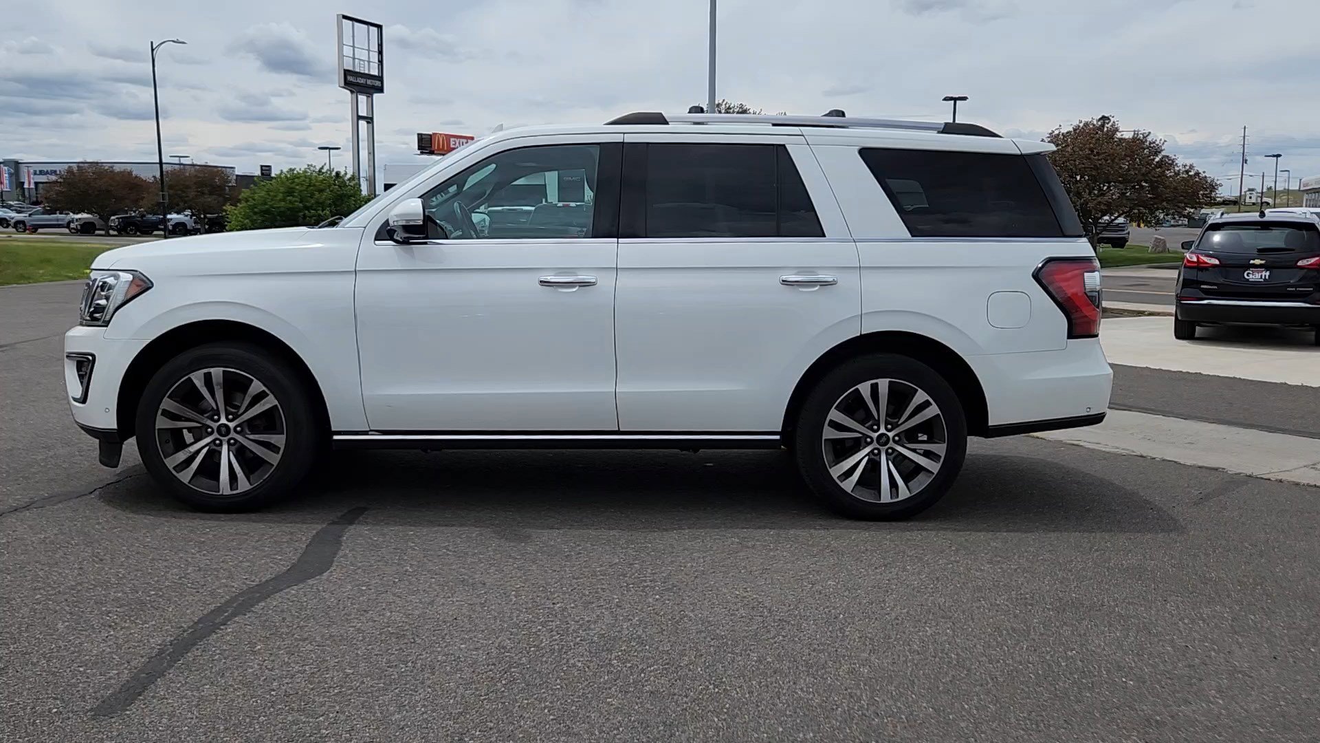 Used 2020 Ford Expedition Limited w/ Equipment Group 302A AWD/4WD image 2