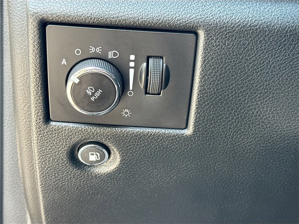 Used 2022 Jeep Grand Cherokee Laredo X image 10