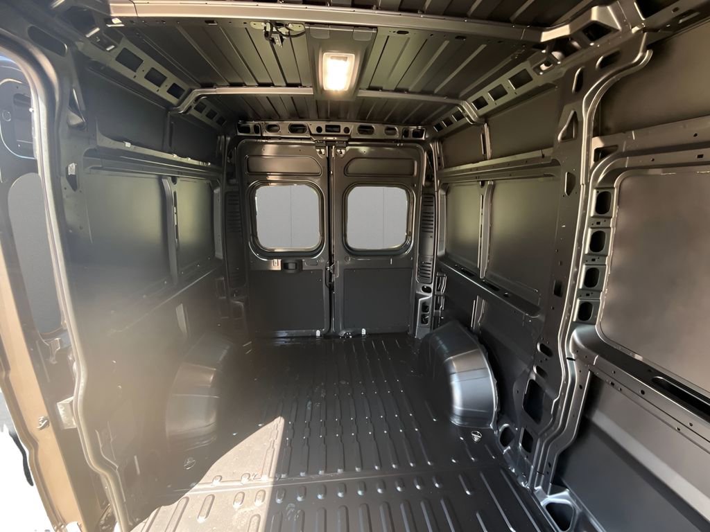 New 2025 RAM ProMaster 1500 w/ Quick Order Package 22G SLT image 9