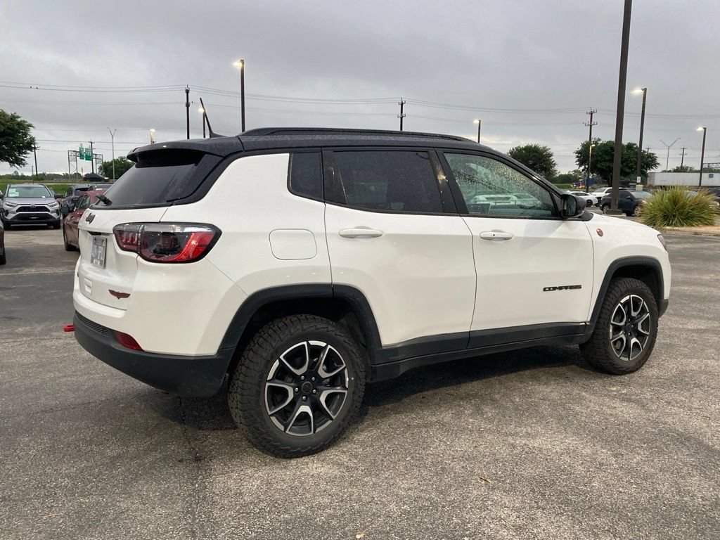 Used 2025 Jeep Compass Trailhawk AWD/4WD image 5