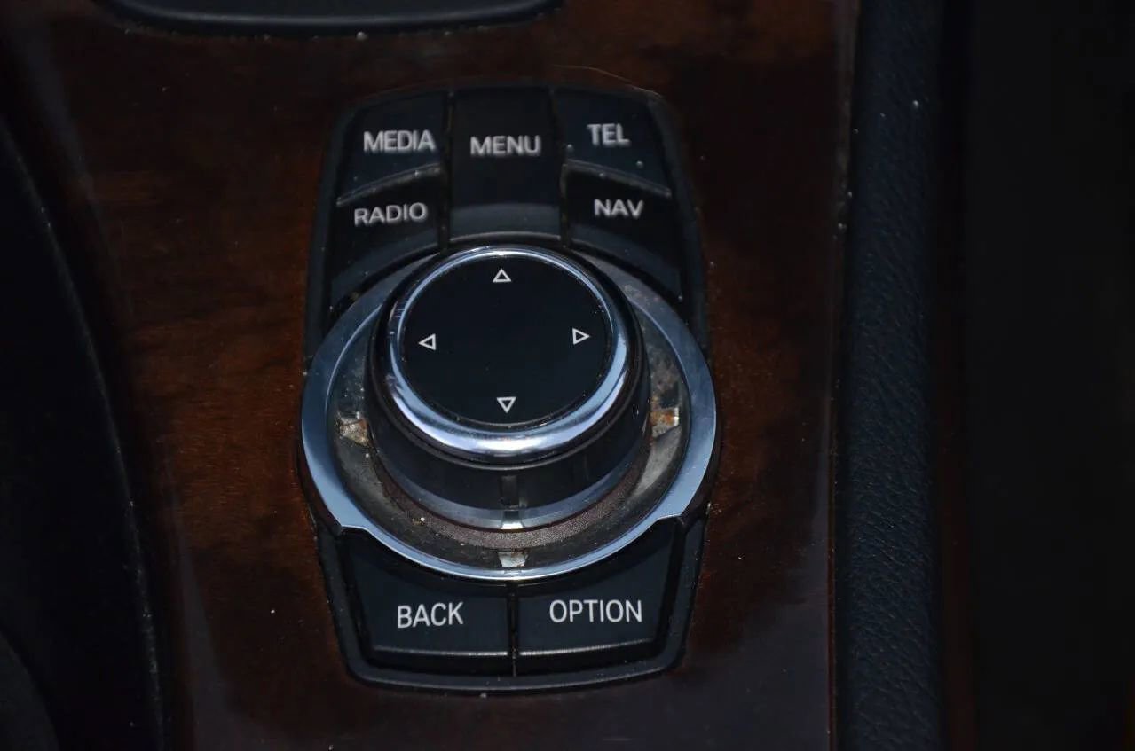 Used 2013 BMW 328i Convertible image 27