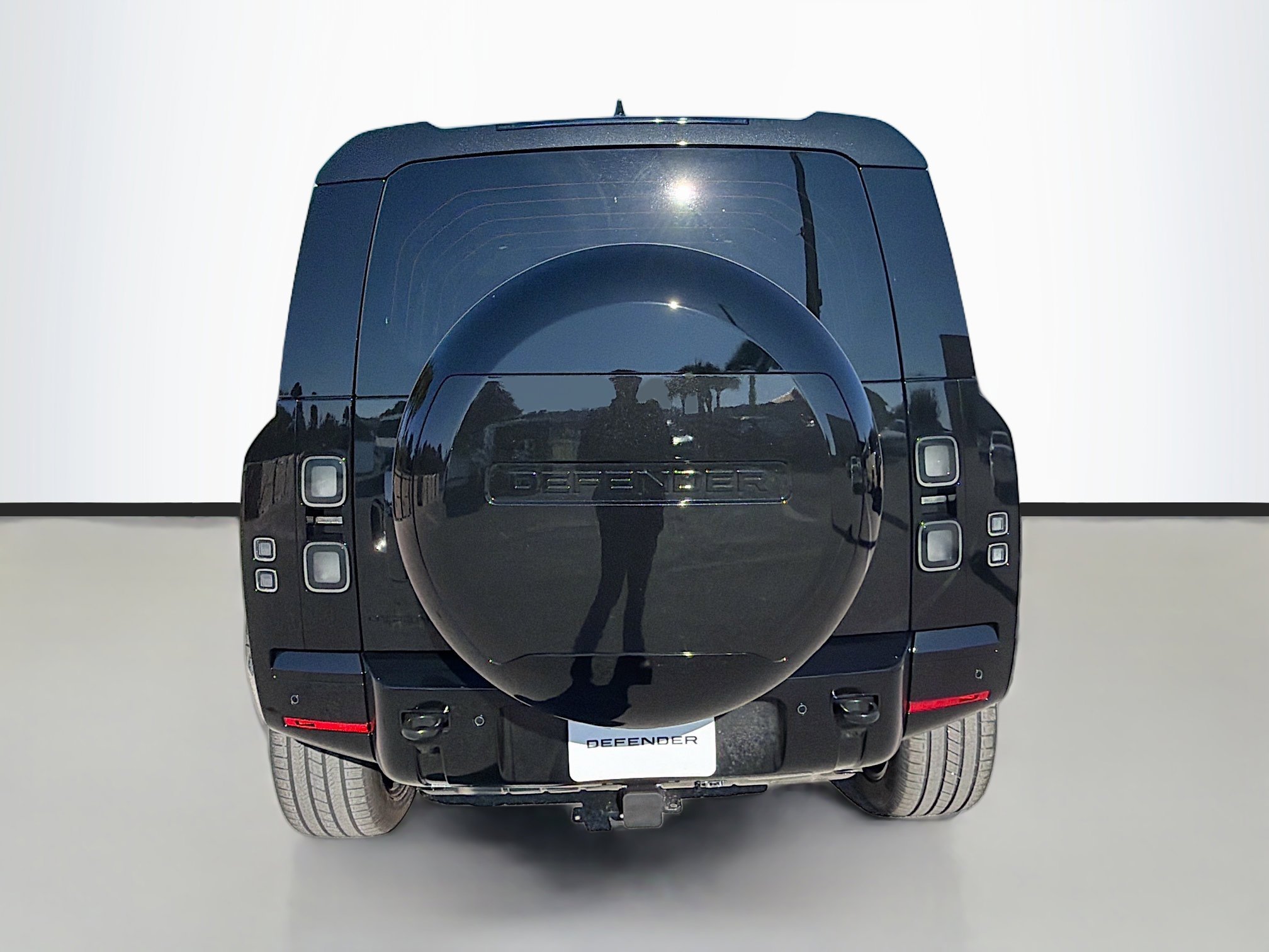 New 2026 Land Rover Defender 110 X-Dynamic SE image 4