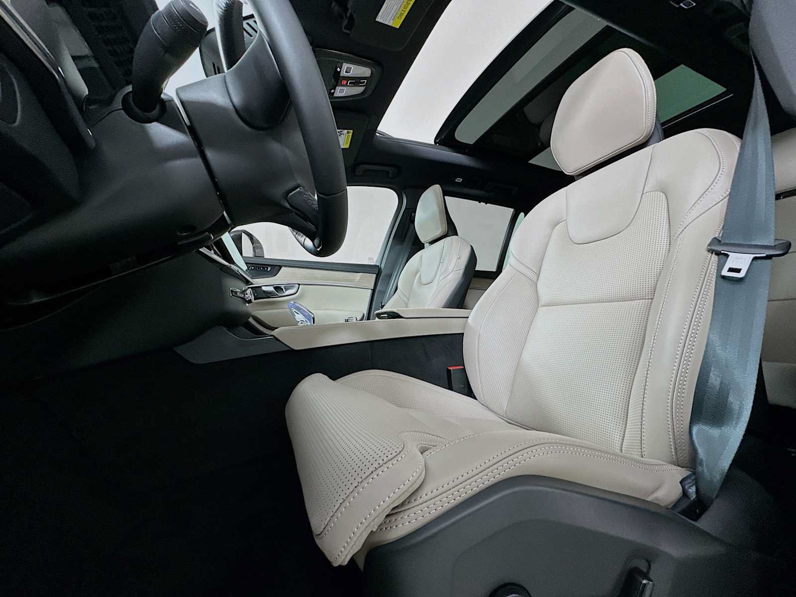New 2026 Volvo XC90 T8 Ultra w/ Protection Package Premier AWD/4WD image 18