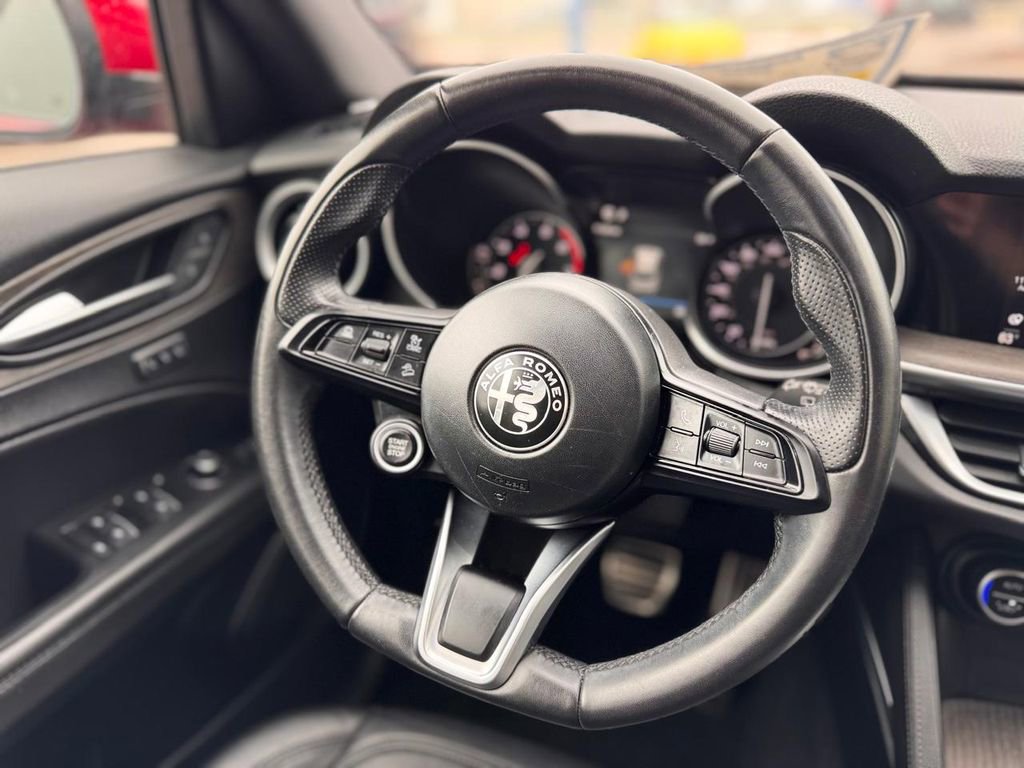 Used 2023 Alfa Romeo Stelvio Ti AWD/4WD image 21