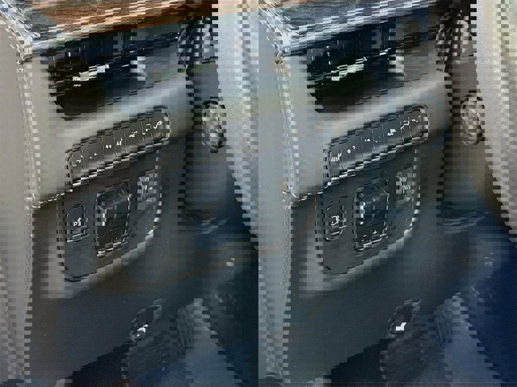 Used 2021 Cadillac Escalade Sport Platinum w/ LPO, ONYX Package image 4