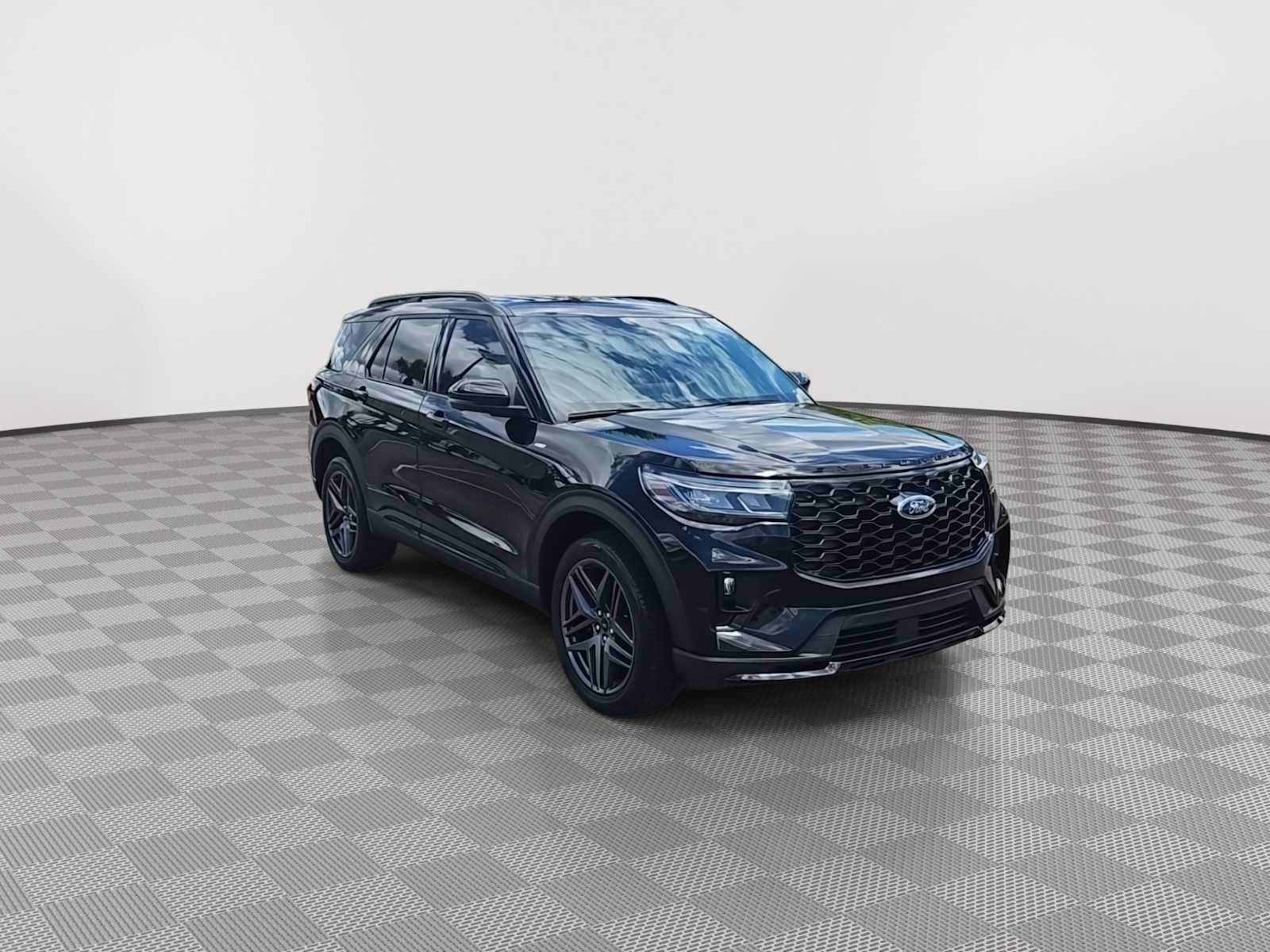 Used 2025 Ford Explorer ST-Line w/ ST-Line Street Pack AWD/4WD image 2
