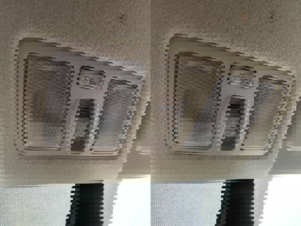 Used 2024 Hyundai Venue SEL image 16