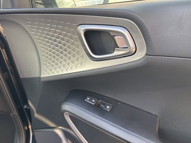 Certified 2025 Kia Soul LX image 20