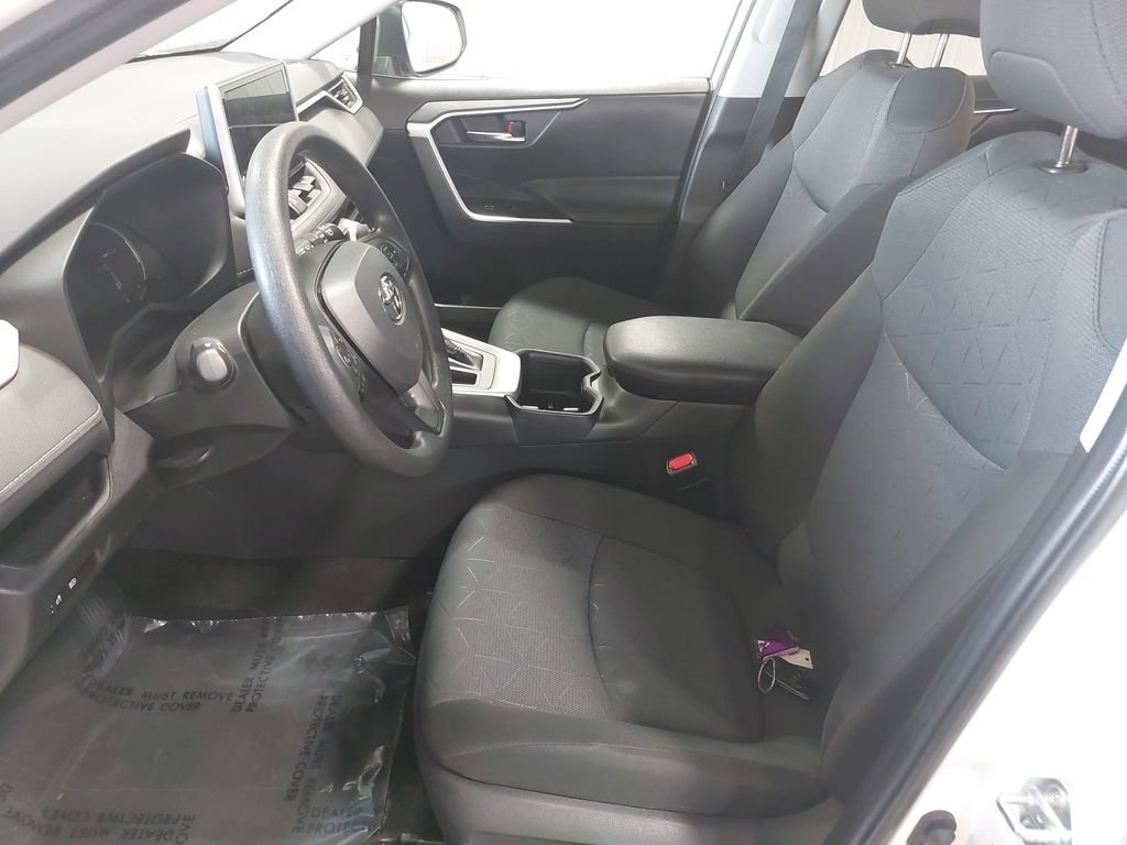 Used 2025 Toyota RAV4 XLE AWD/4WD image 14