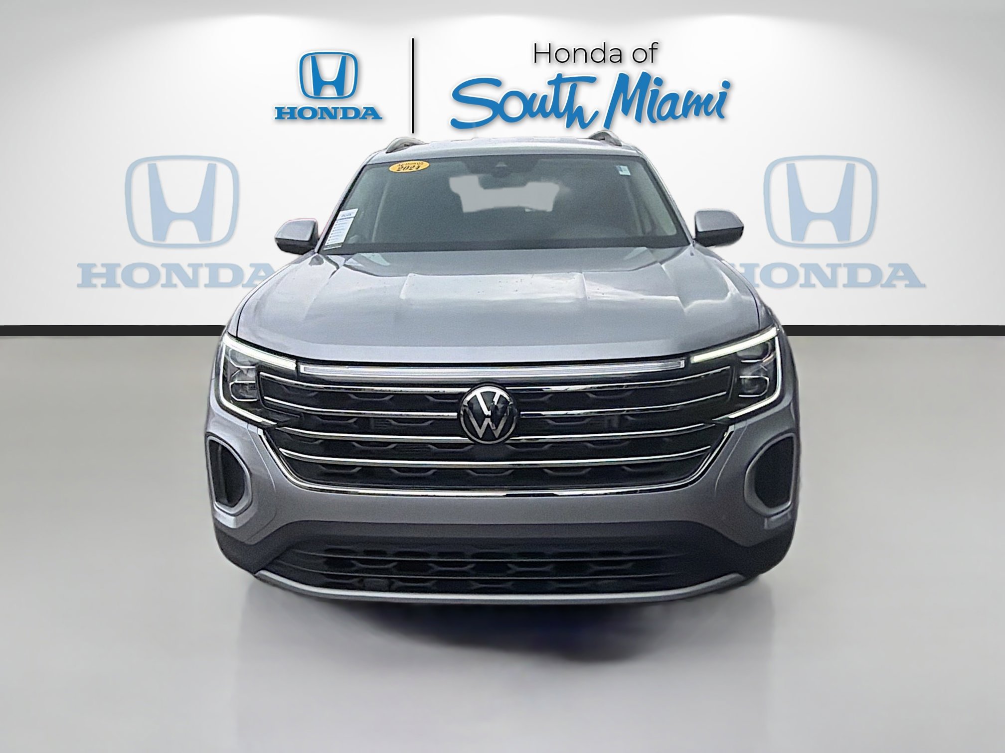 Used 2024 Volkswagen Atlas SE image 2