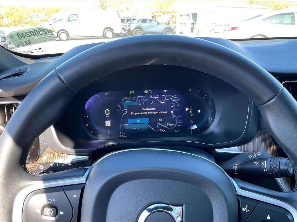 Used 2022 Volvo XC60 B5 Momentum w/ Climate Package AWD/4WD image 25