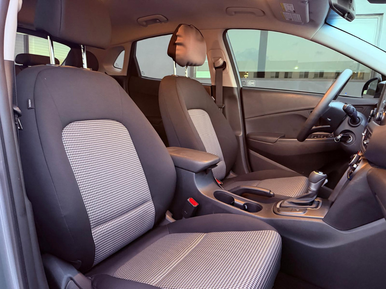 Used 2021 Hyundai Kona SE image 10