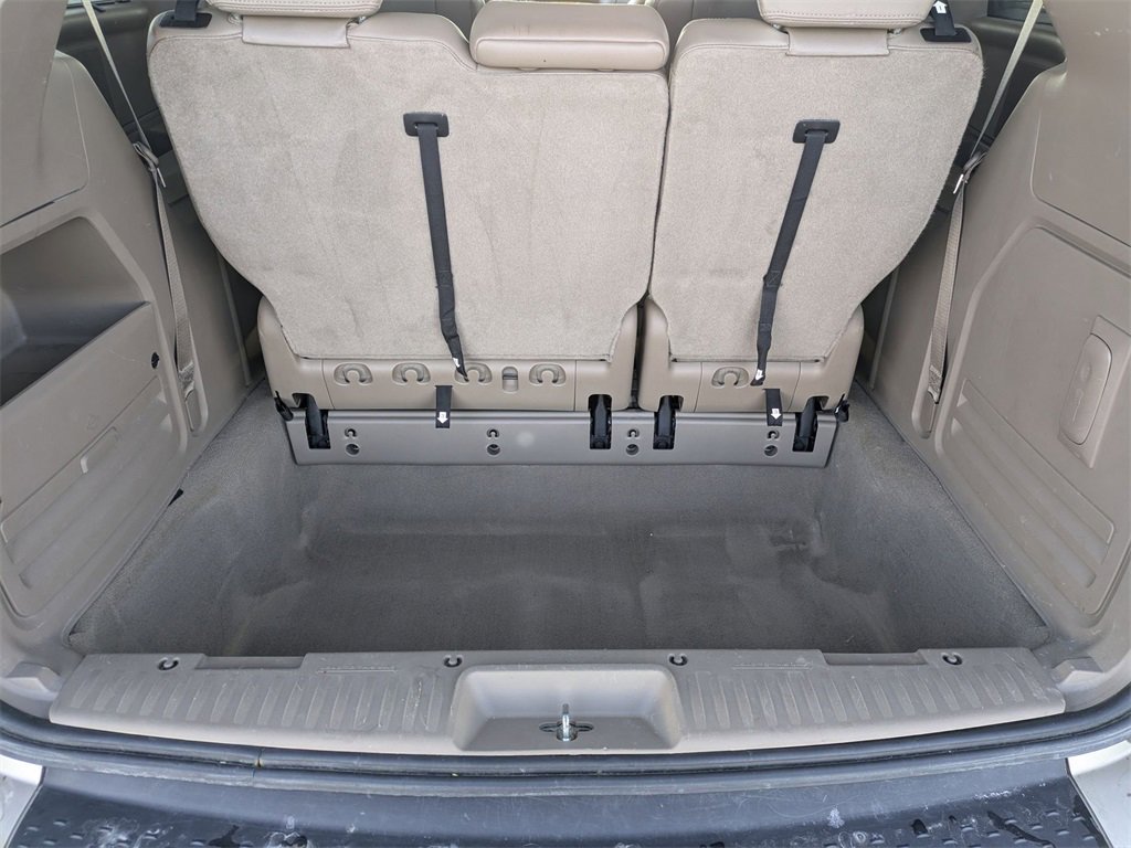 Used 2014 Chrysler Town & Country Touring-L w/ Driver Convenience Group image 7