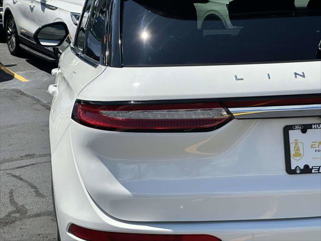Used 2022 Lincoln Corsair AWD w/ Premium Package image 13