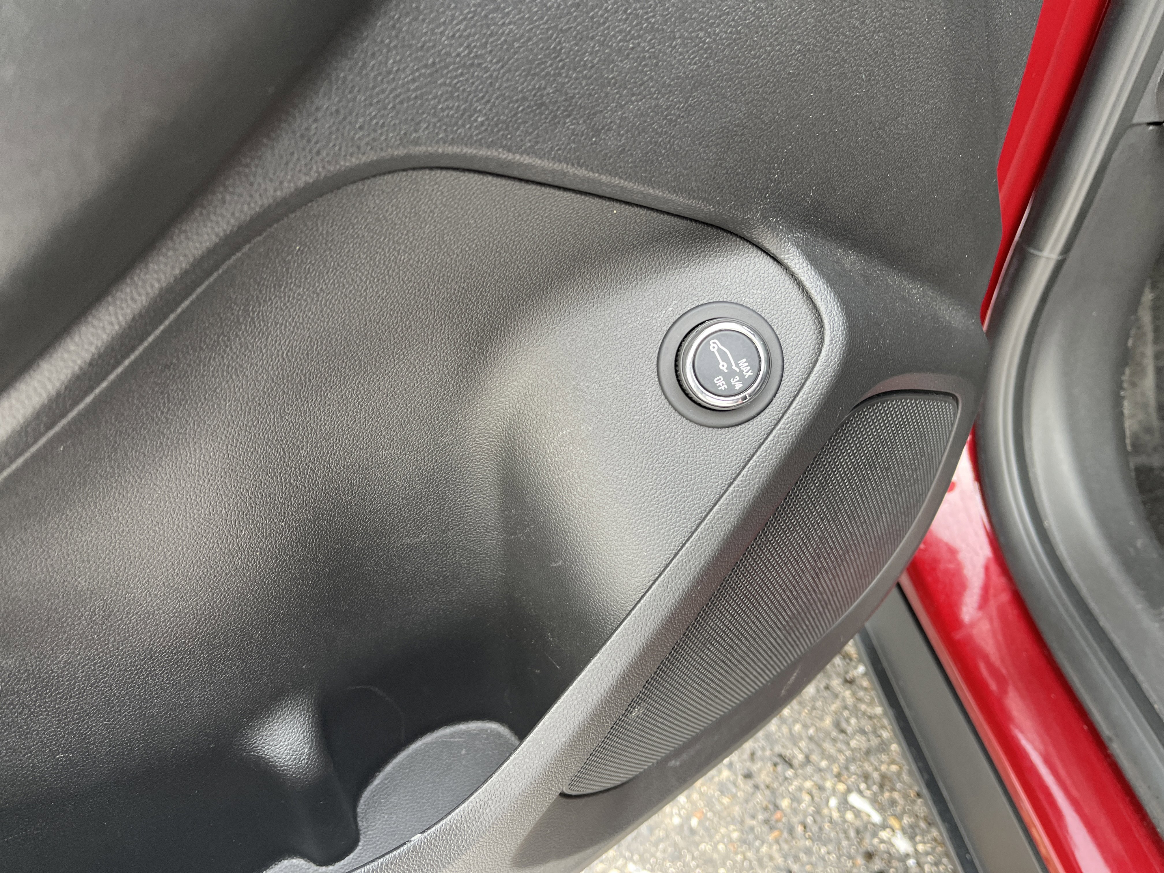 Used 2023 Chevrolet TrailBlazer RS w/ Sun and Liftgate Package image 11