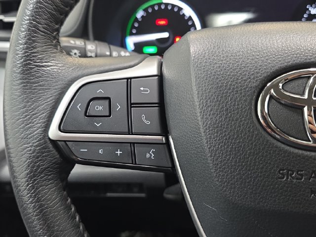 Certified 2025 Toyota Sienna XLE FWD image 13