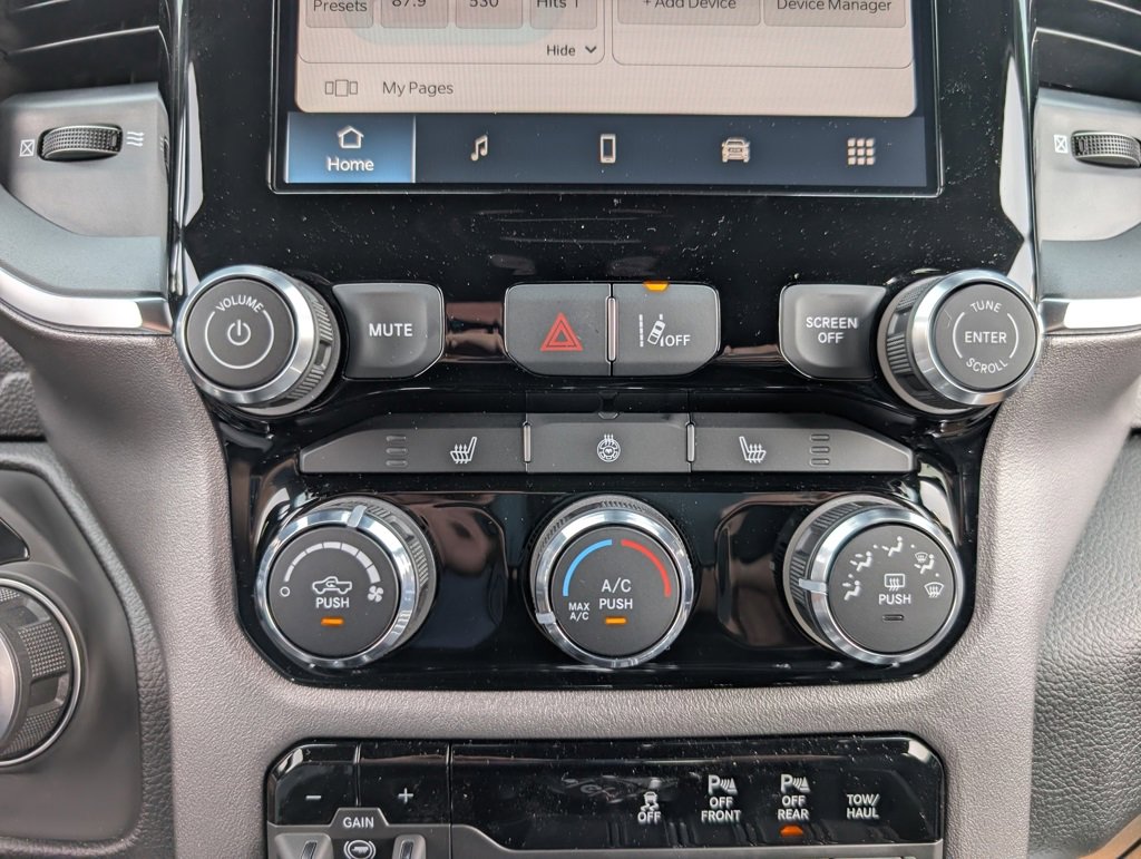 New 2026 RAM 1500 4x4 Crew Cab image 27