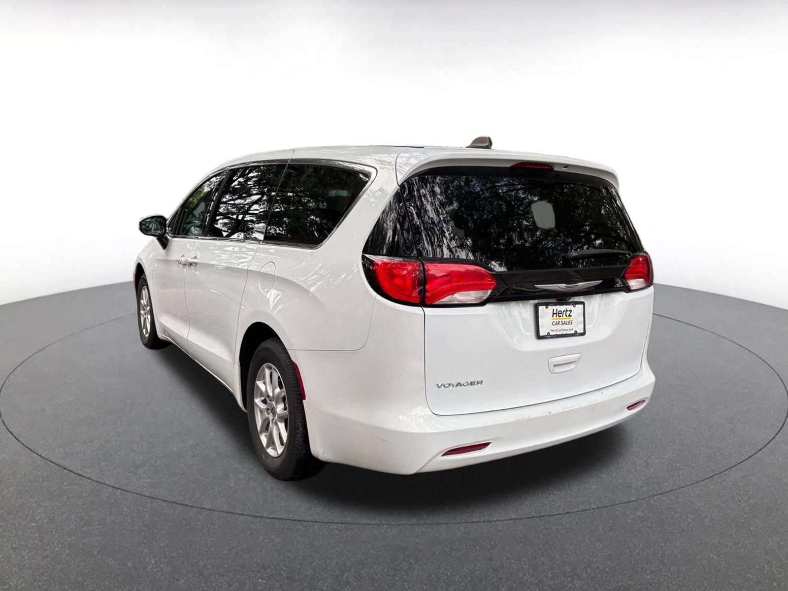 Used 2023 Chrysler Voyager LX FWD image 5