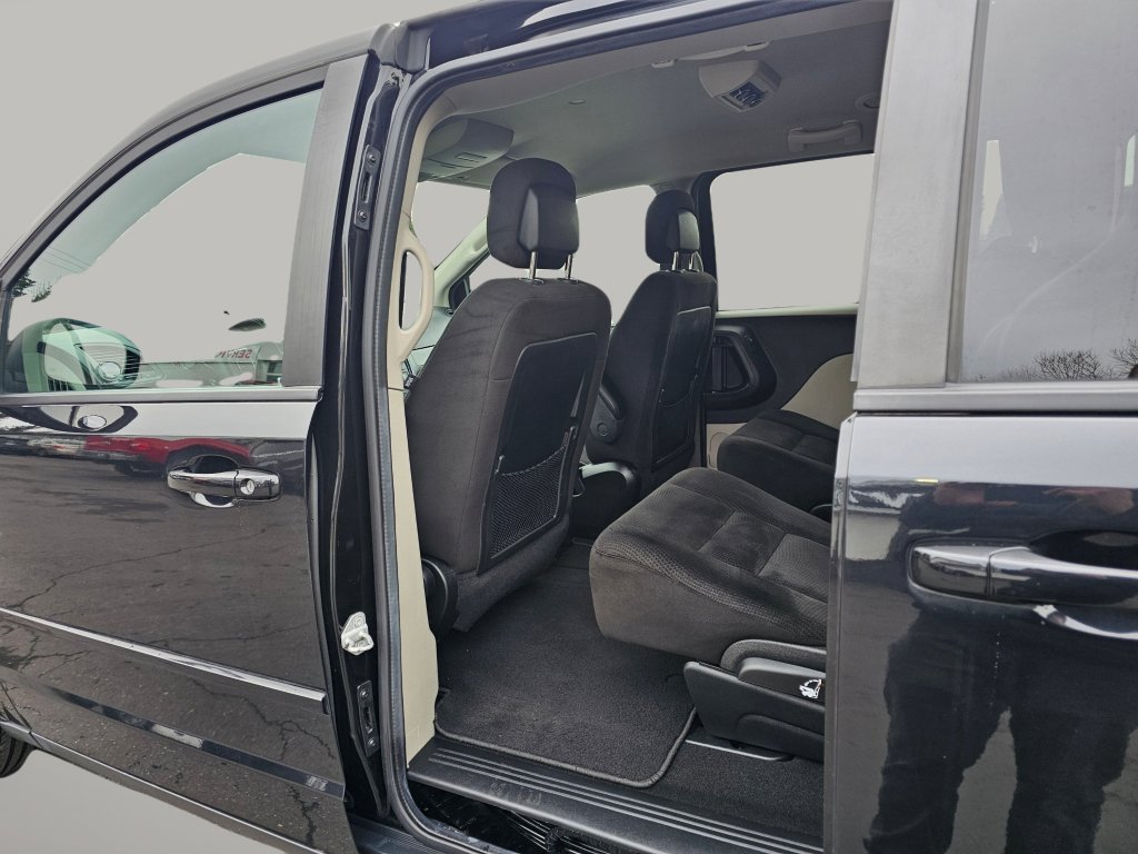 Used 2016 Dodge Grand Caravan SE w/ Quick Order Package 29E SE image 20