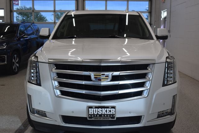 Used 2017 Cadillac Escalade ESV Premium Luxury AWD/4WD image 3