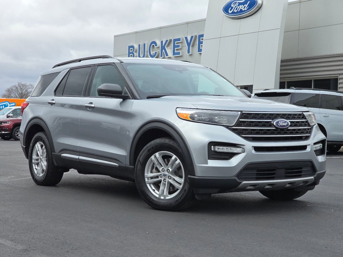 Used 2022 Ford Explorer XLT w/ Equipment Group 202A image 2