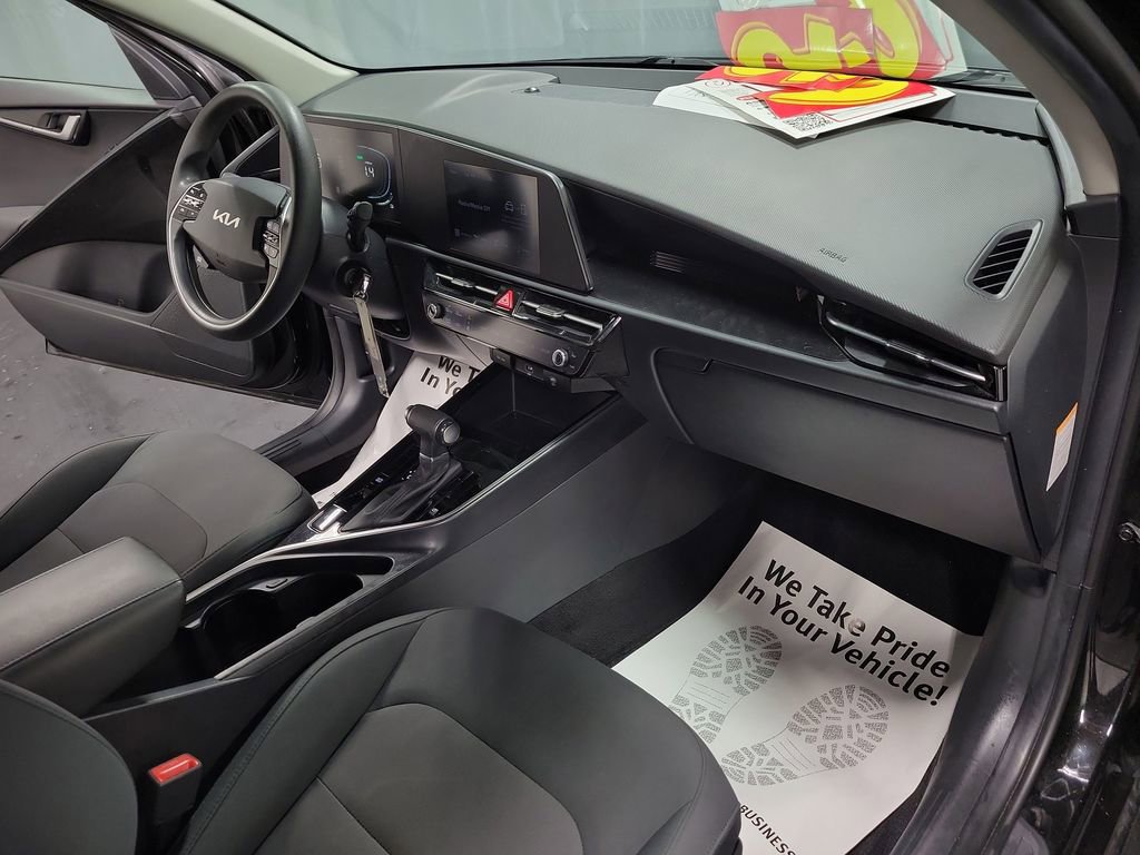 Used 2024 Kia Niro LX image 22