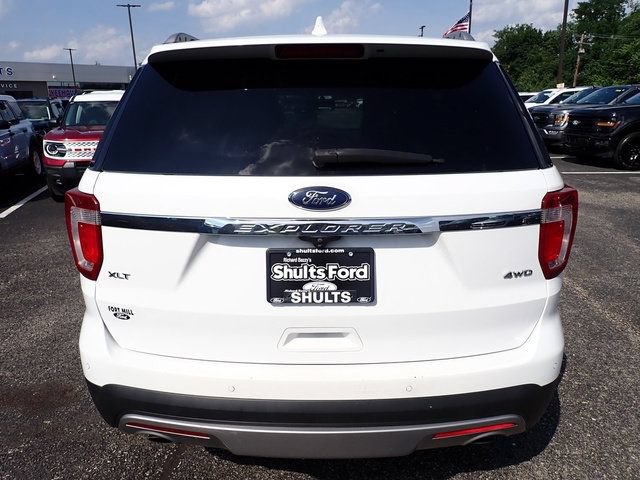 Used 2017 Ford Explorer XLT w/ Equipment Group 202A AWD/4WD image 5