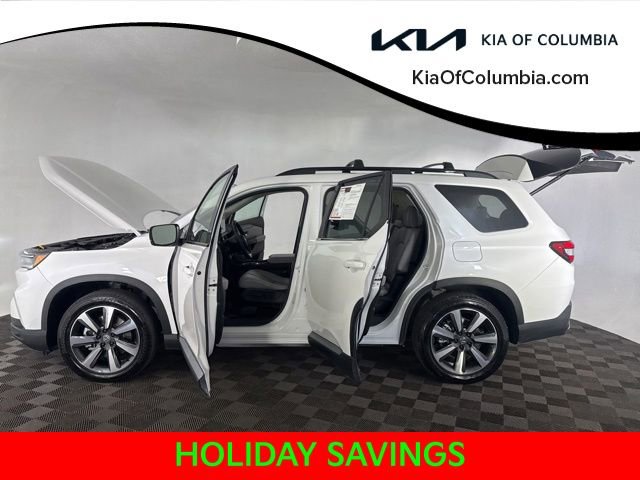 Used 2025 Honda Pilot Touring image 13