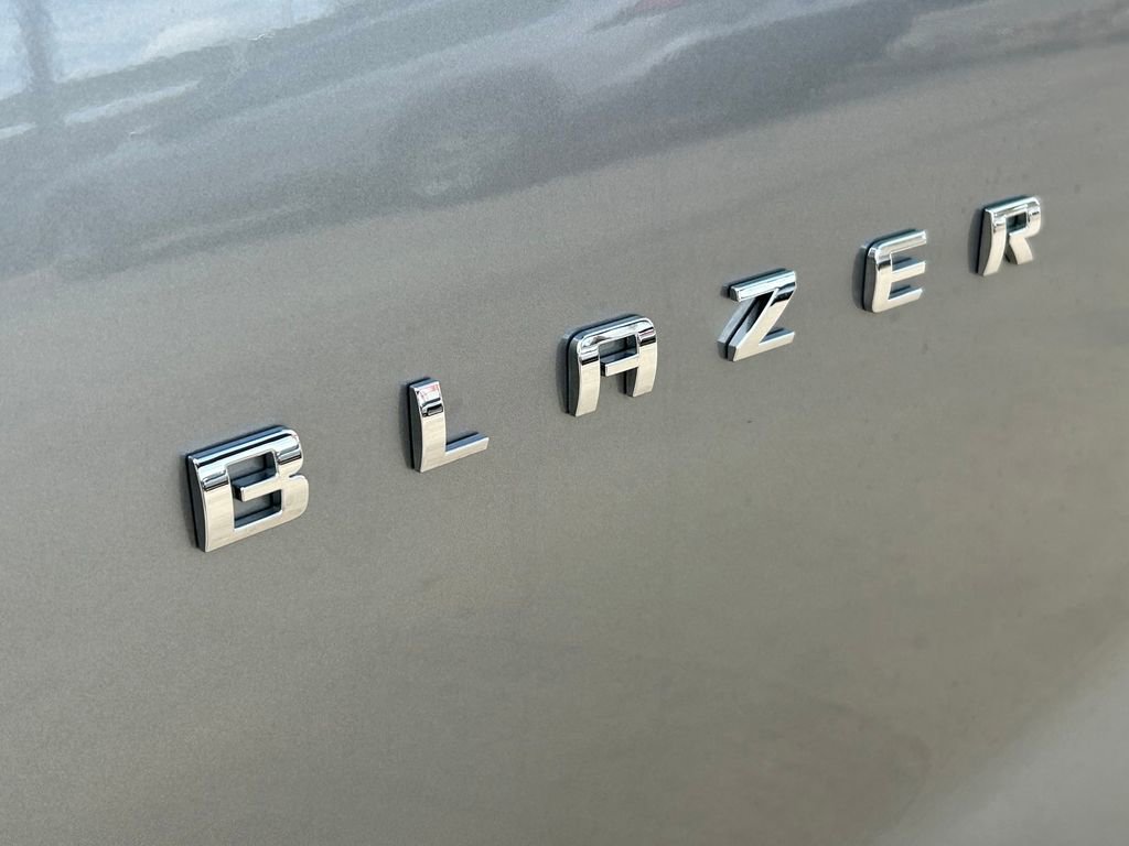 Used 2025 Chevrolet Blazer LT AWD/4WD image 10